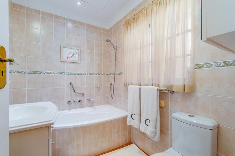 3 Bedroom Property for Sale in Vergesig Western Cape